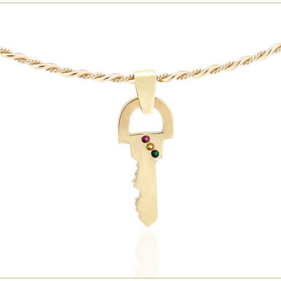 Twisted collar with key
