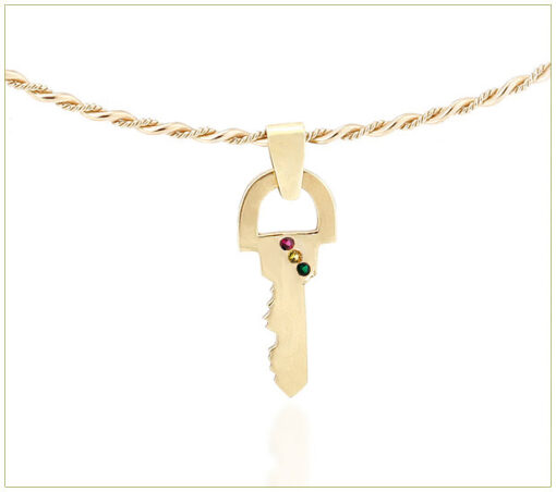 Twisted collar with key